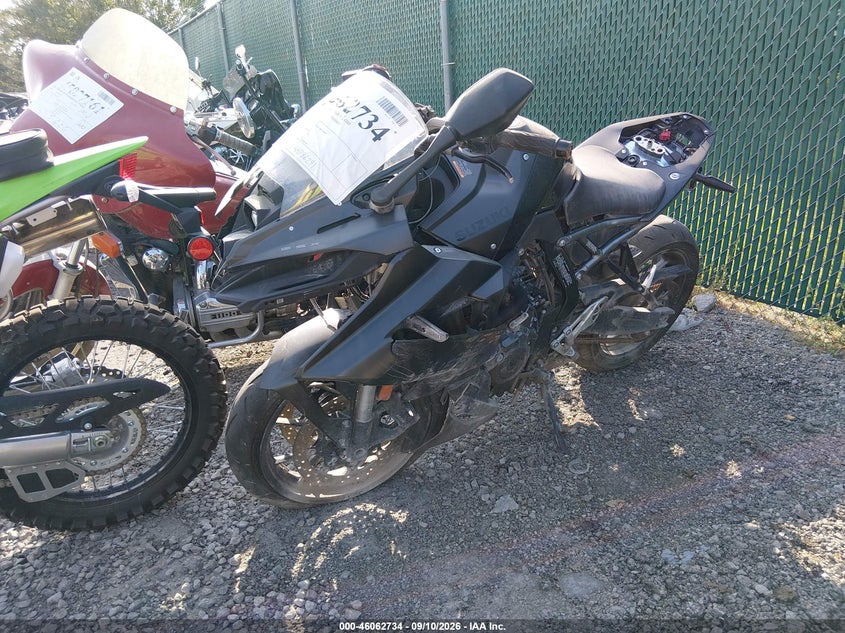 SUZUKI GSX800 2025