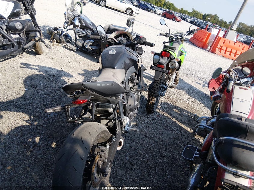 SUZUKI GSX800 2025