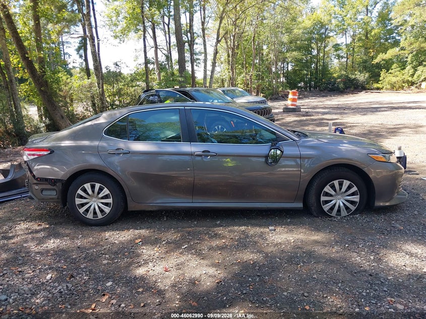 TOYOTA CAMRY - zdjęcie 14