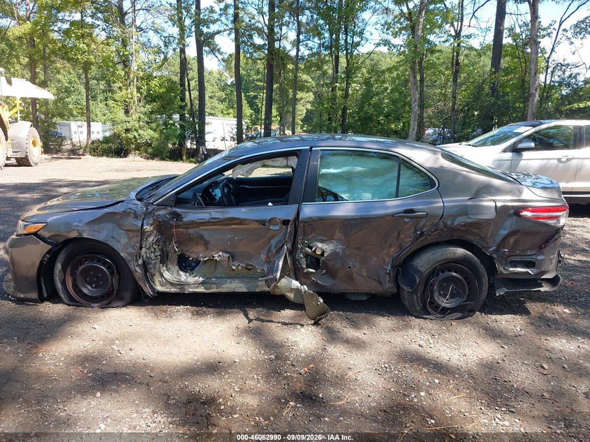 TOYOTA CAMRY - zdjęcie 15