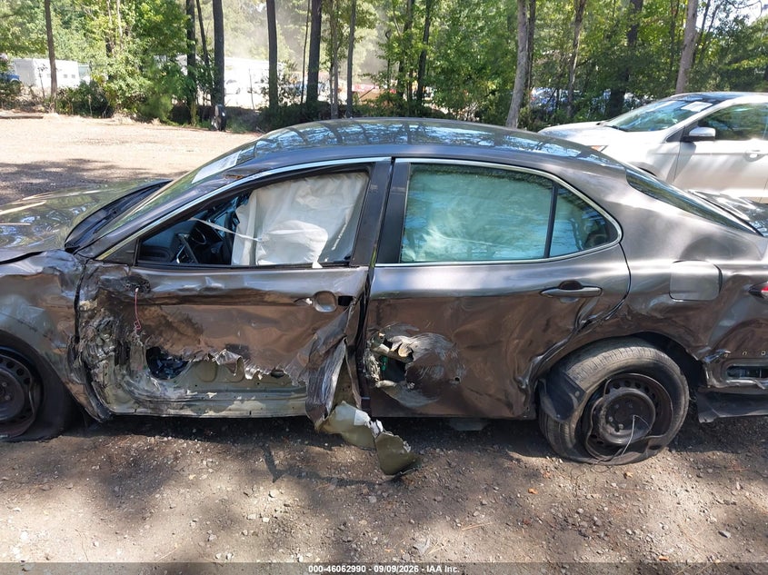 TOYOTA CAMRY - zdjęcie 6