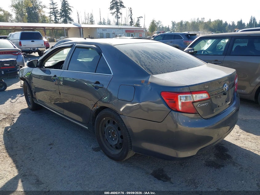 Vin: 4t1bf1fk4eu330757, lot: 46562703, toyota camry le 20143