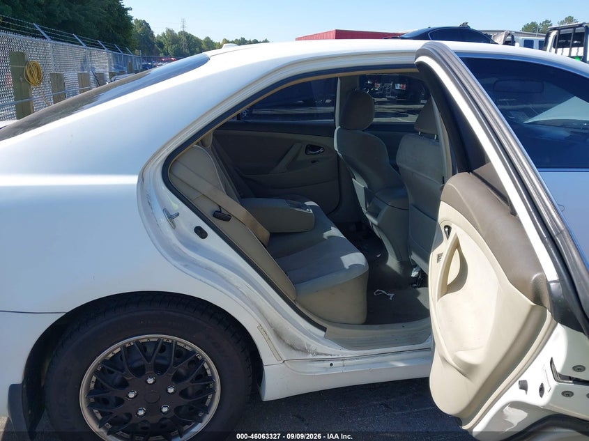 2011 TOYOTA CAMRY · Photo 8