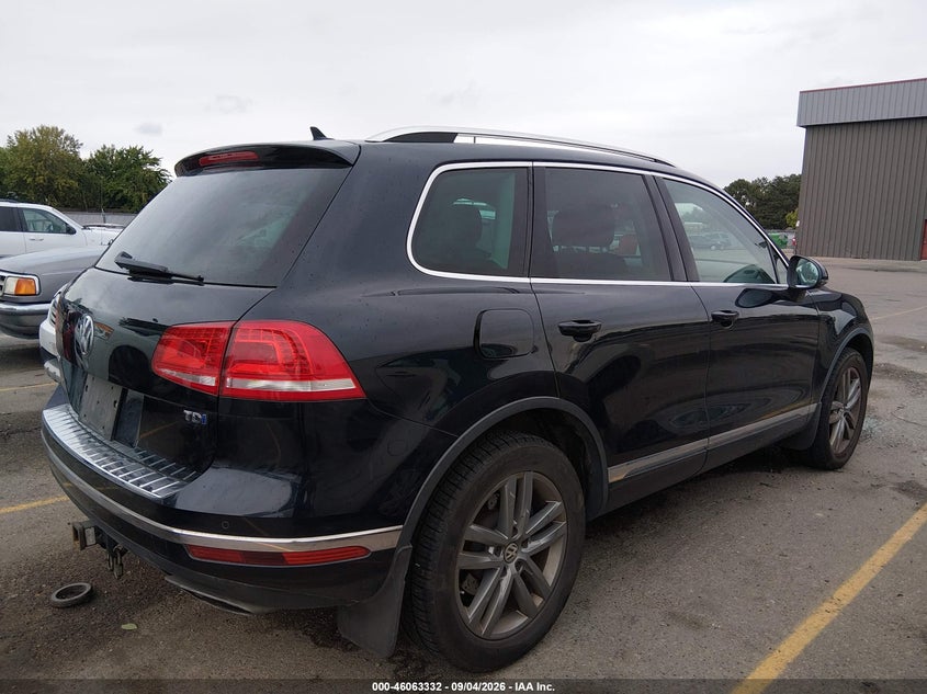 2016 VOLKSWAGEN TOUAREG auction photo 4