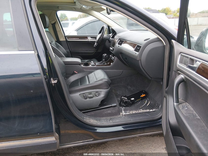 2016 VOLKSWAGEN TOUAREG auction photo 5