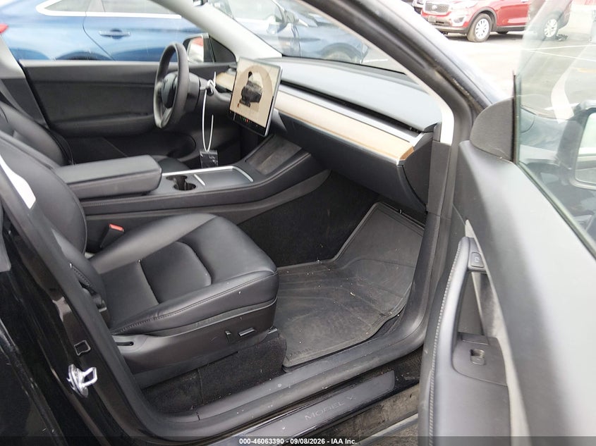 TESLA MODEL Y - zdjęcie 5