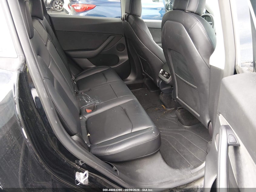 TESLA MODEL Y - zdjęcie 8