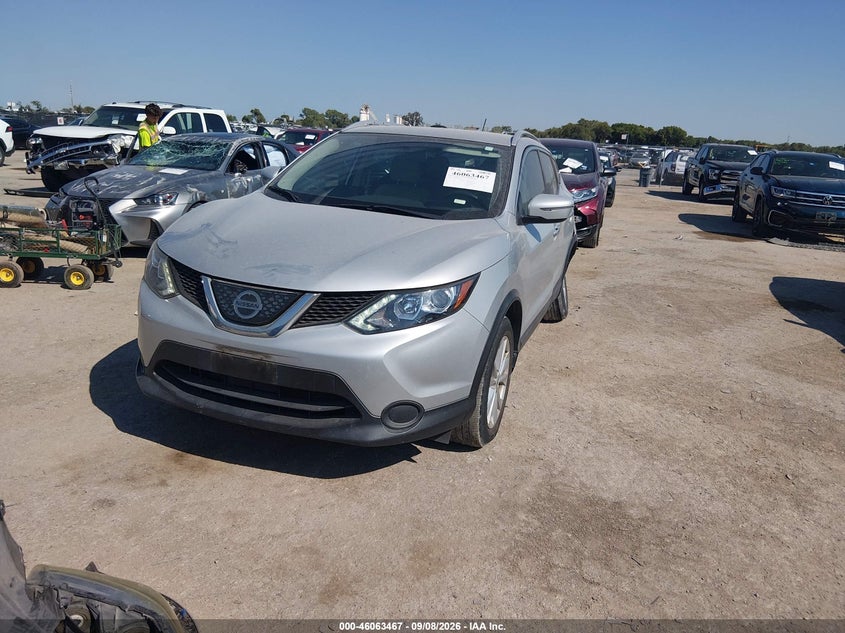 Vin: jn1bj1cp5jw153866, lot: 46562994, nissan rogue sport sv 20182