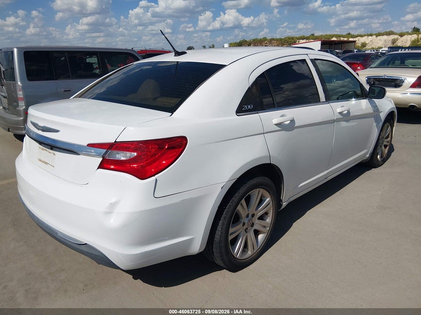 2013 CHRYSLER 200 auction photo 4