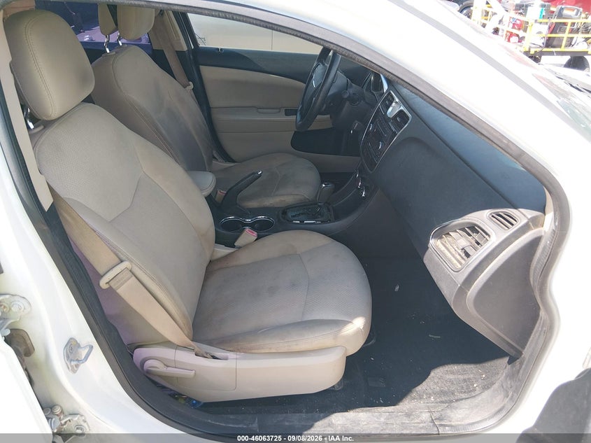2013 CHRYSLER 200 auction photo 5