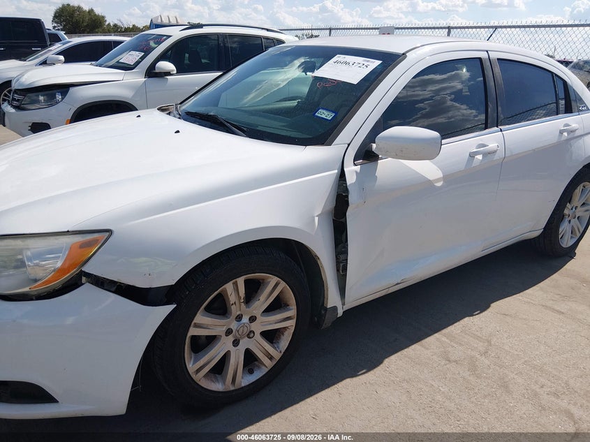 2013 CHRYSLER 200 auction photo 6