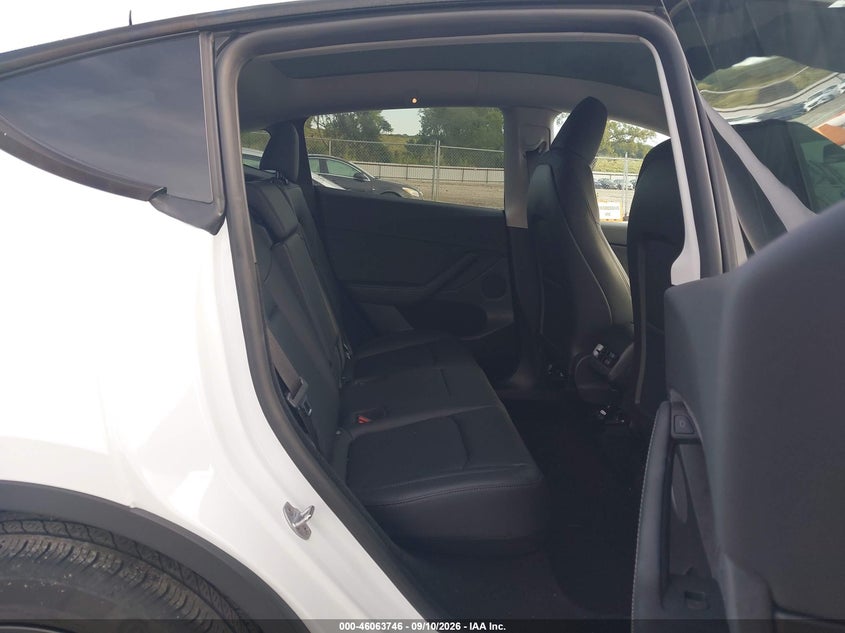 TESLA MODEL Y - zdjęcie 8