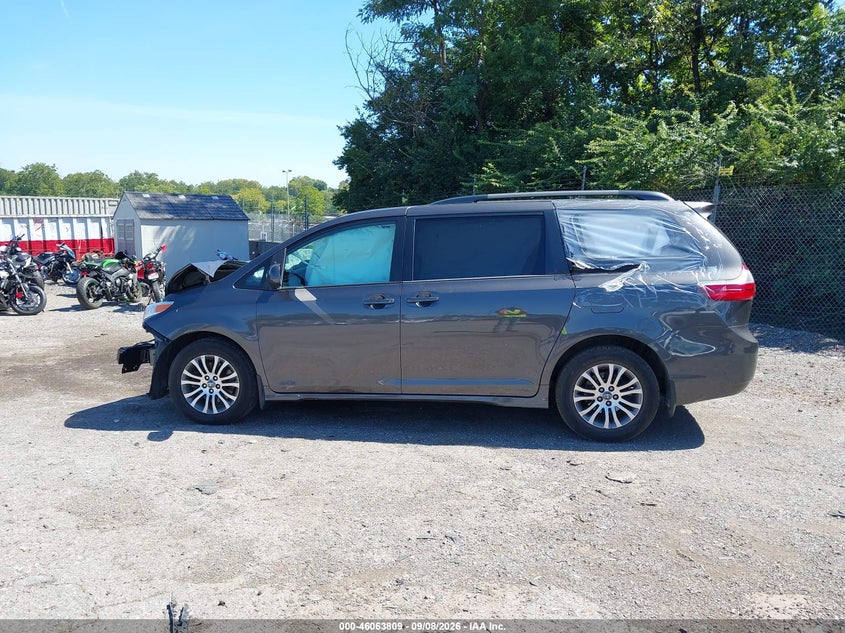 TOYOTA SIENNA - zdjęcie 14