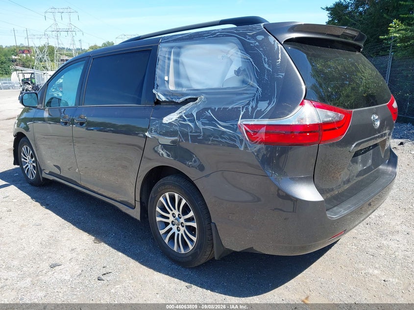 TOYOTA SIENNA - zdjęcie 3