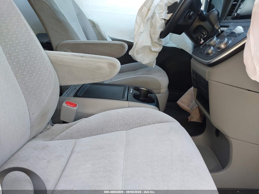 TOYOTA SIENNA - zdjęcie 5