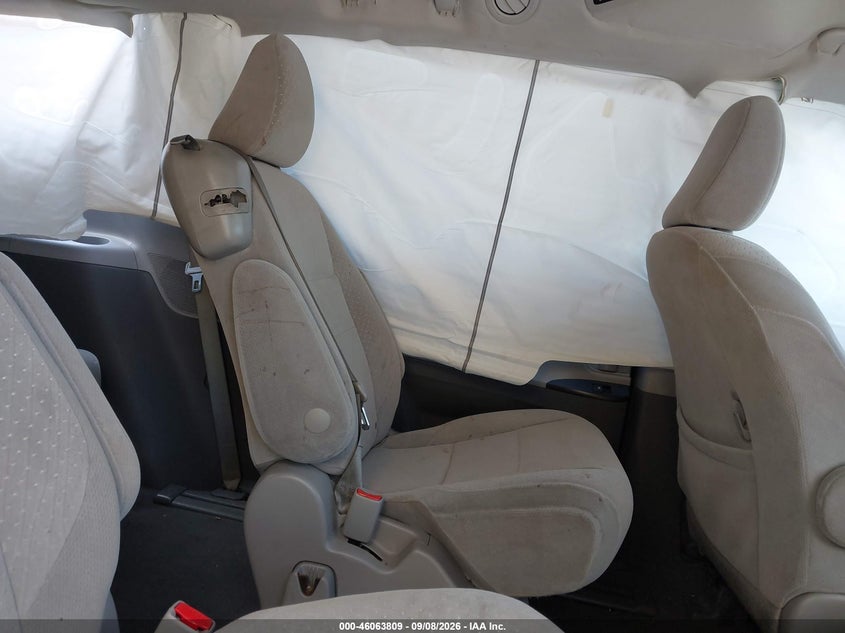 TOYOTA SIENNA - zdjęcie 8