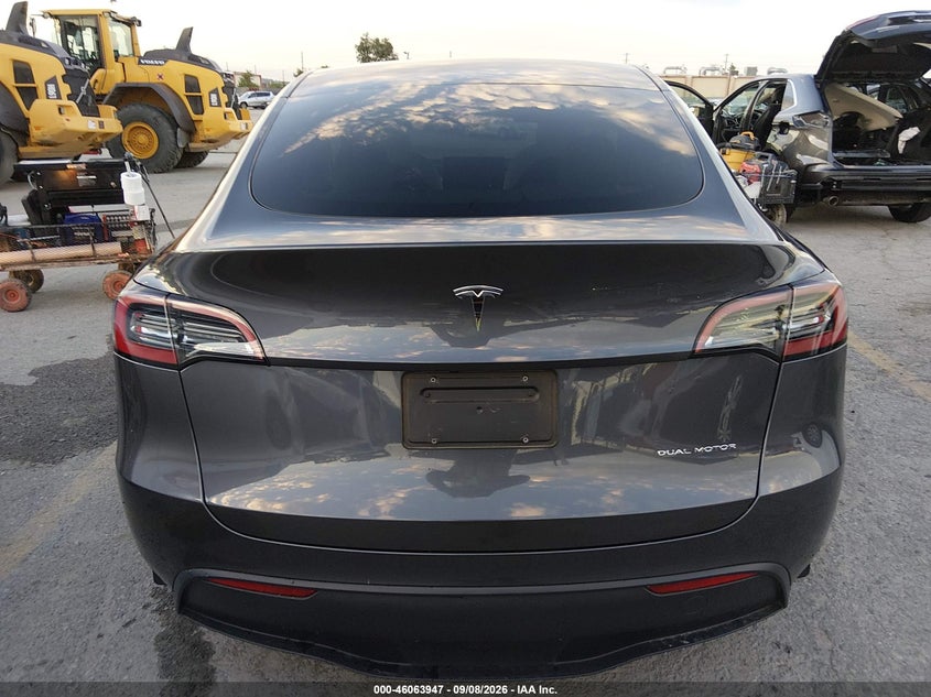 TESLA MODEL Y - zdjęcie 17