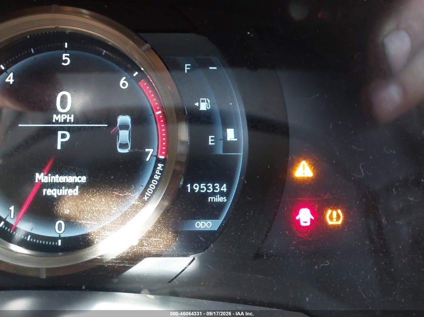 2016 LEXUS IS 200T · Фото 15