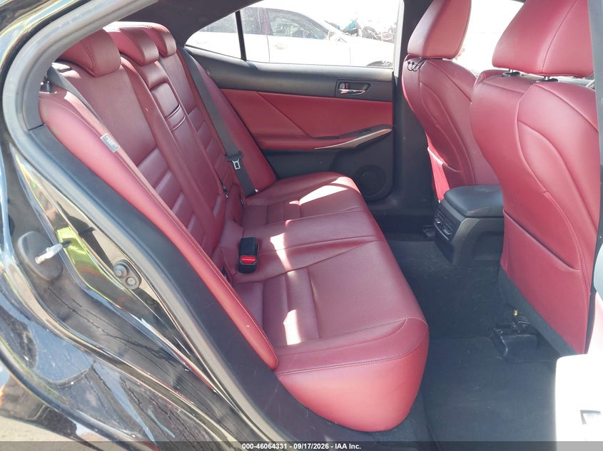 2016 LEXUS IS 200T · Фото 8
