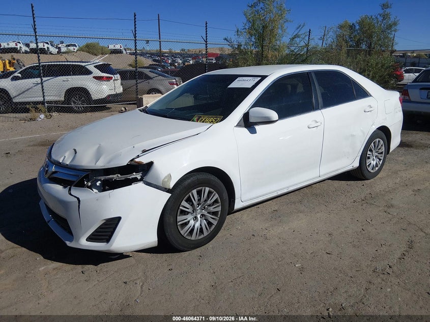Vin: 4t4bf1fkxer363977, lot: 46563898, toyota camry le 20142