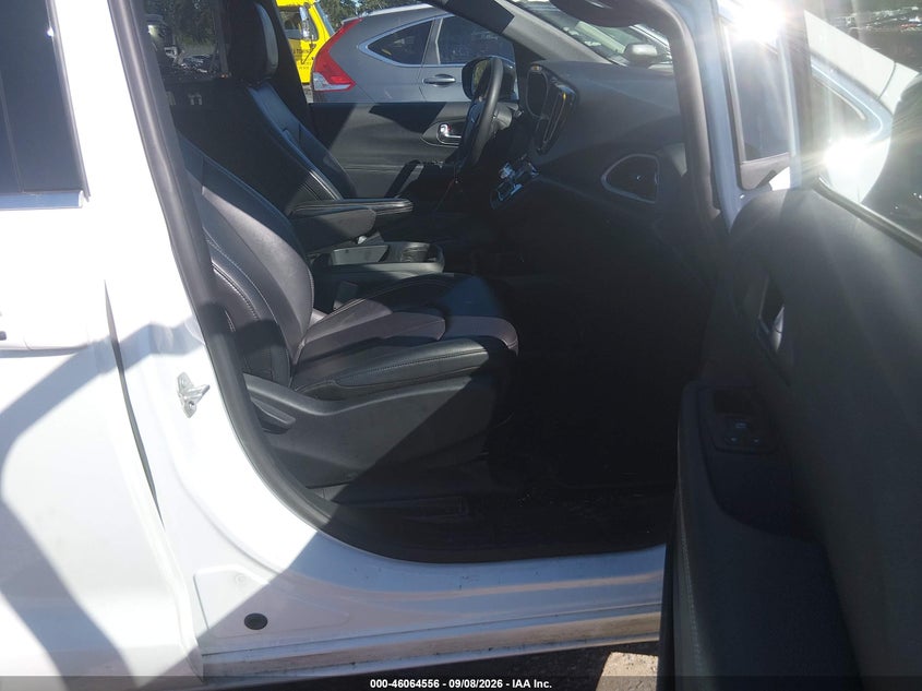 2025 CHRYSLER PACIFICA auction photo 5