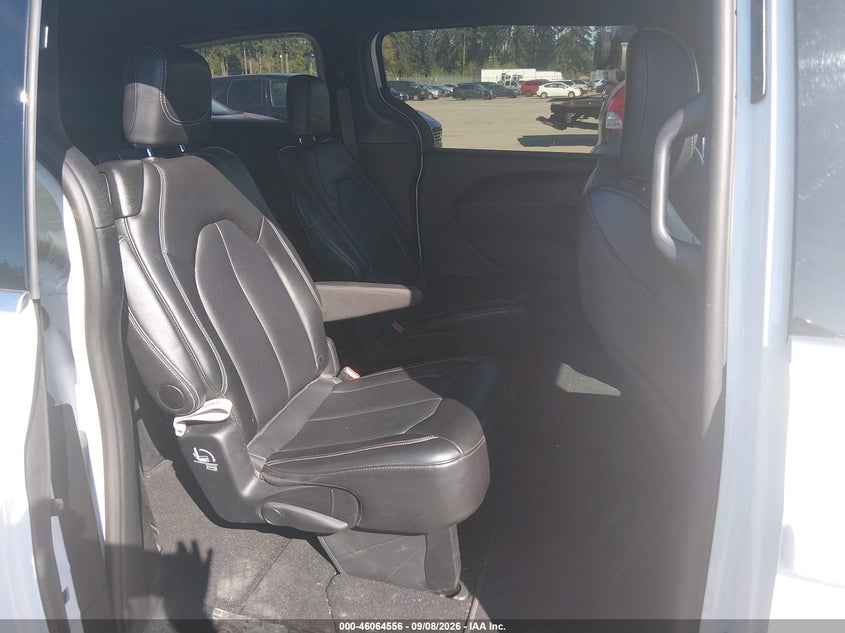 2025 CHRYSLER PACIFICA auction photo 8