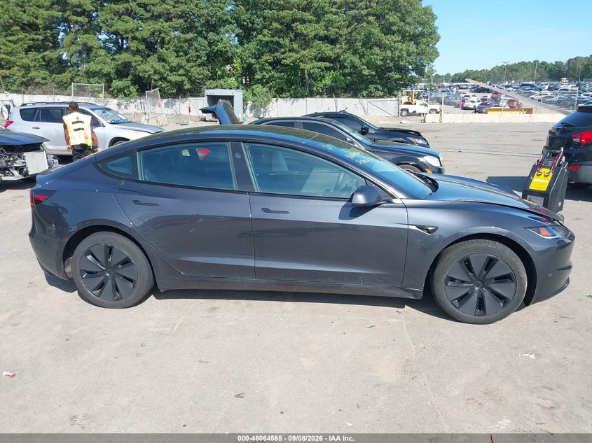 TESLA MODEL 3 - zdjęcie 13