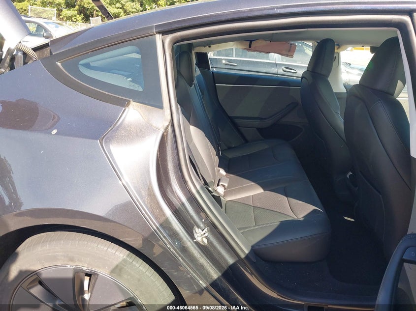 TESLA MODEL 3 - zdjęcie 8