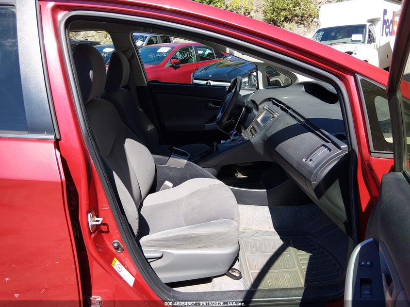 2013 TOYOTA PRIUS auction photo 5