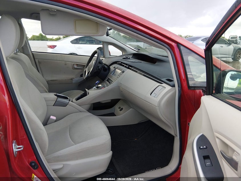 2013 TOYOTA PRIUS auction photo 5