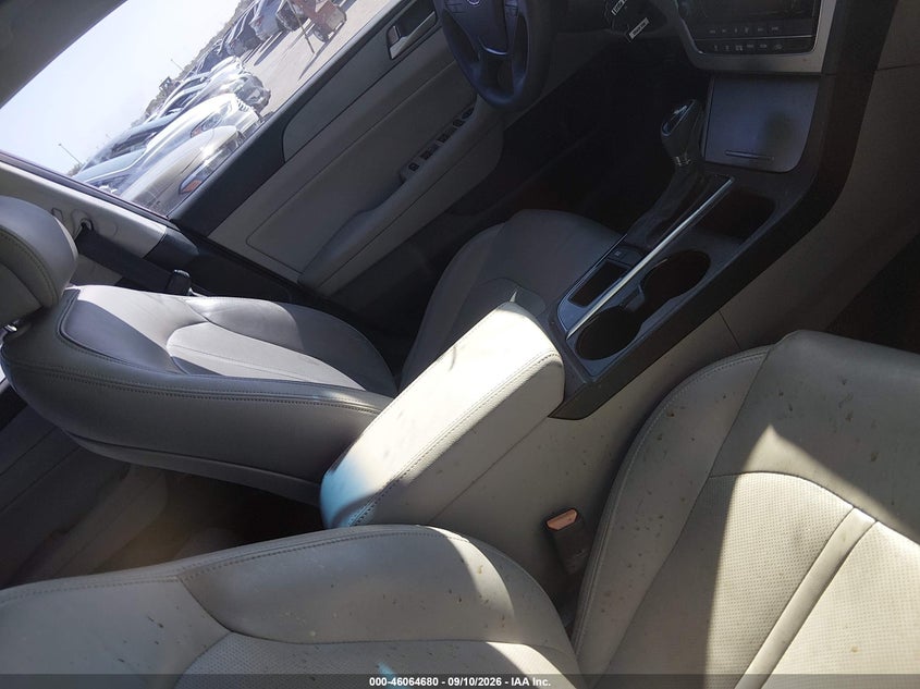 2016 HYUNDAI SONATA HYBRID auction photo 5