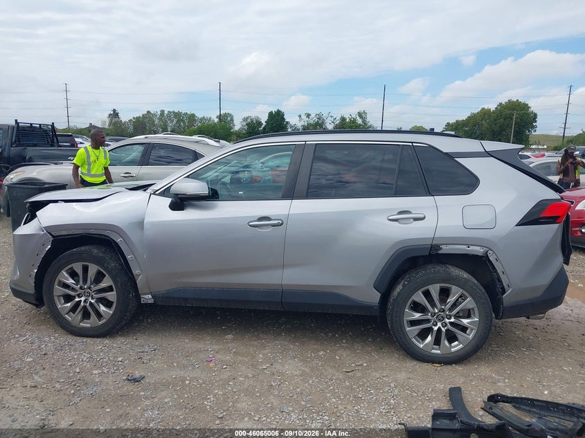 TOYOTA RAV4 - zdjęcie 15