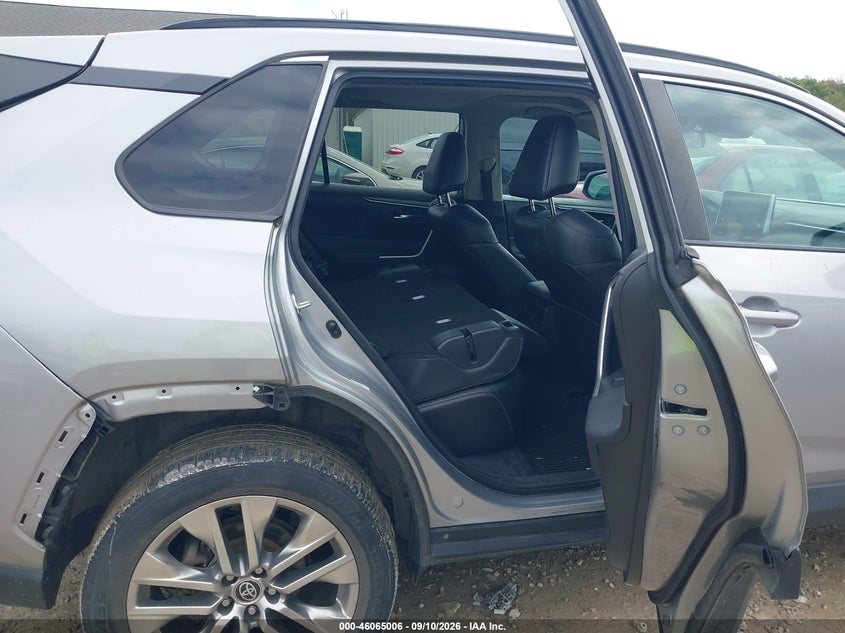 TOYOTA RAV4 - zdjęcie 8
