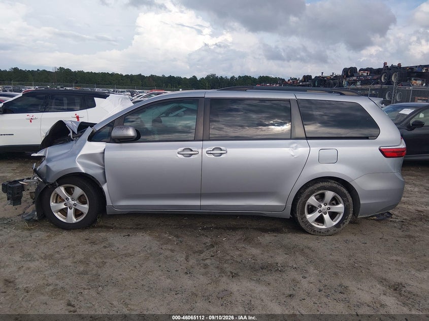 TOYOTA SIENNA - zdjęcie 14