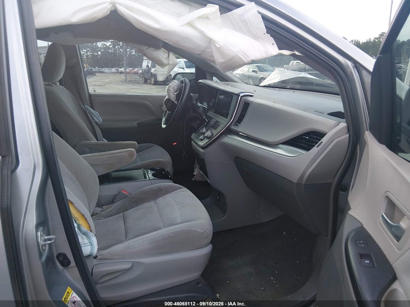 TOYOTA SIENNA - zdjęcie 5
