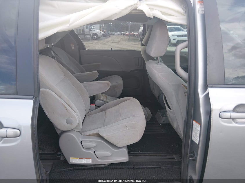TOYOTA SIENNA - zdjęcie 8