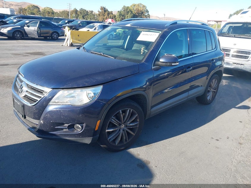 2011 VOLKSWAGEN TIGUAN auction photo 2
