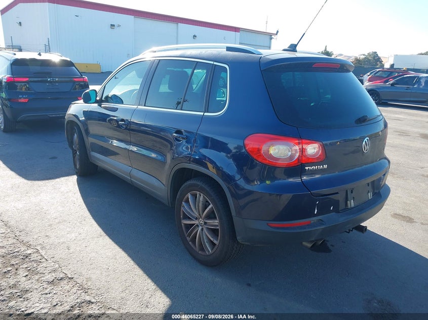 2011 VOLKSWAGEN TIGUAN auction photo 3