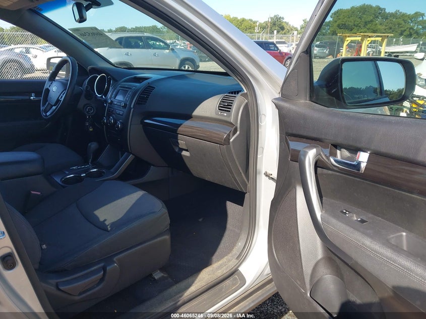 2013 KIA SORENTO auction photo 5