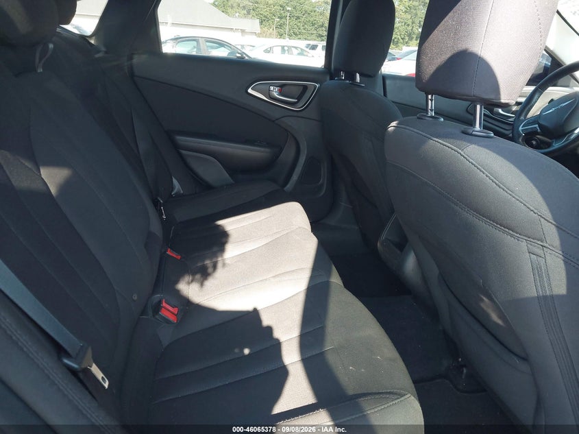 Фото 8 - CHRYSLER 200