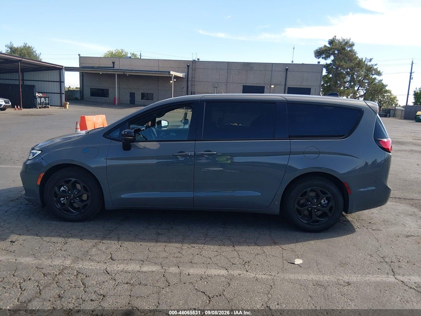 CHRYSLER PACIFICA HYBRID - zdjęcie 14