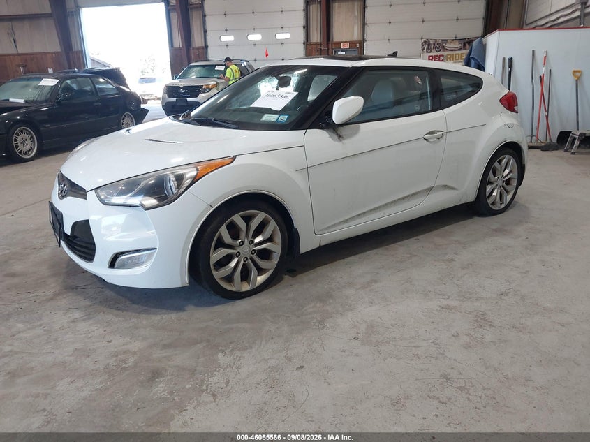 2013 HYUNDAI VELOSTER auction photo 2