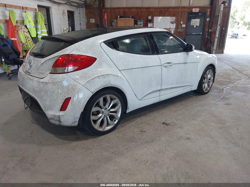 2013 HYUNDAI VELOSTER auction photo 4