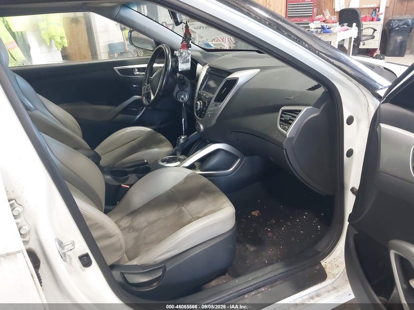2013 HYUNDAI VELOSTER auction photo 5