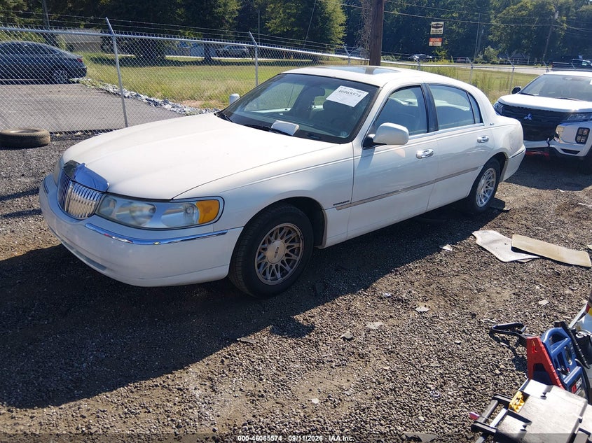 LINCOLN TOWN CAR 1999 VIN 1LNHM82W2XY621769