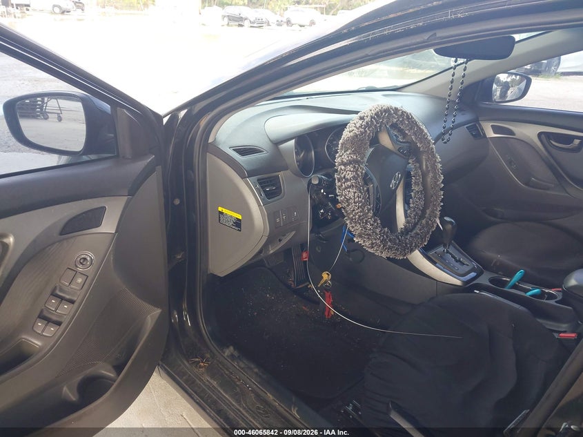 2013 HYUNDAI ELANTRA auction photo 5
