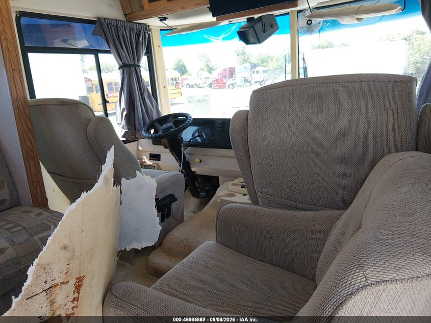 2003 WORKHORSE CUSTOM CHASSIS MOTORHOME CHASSIS auction photo 5