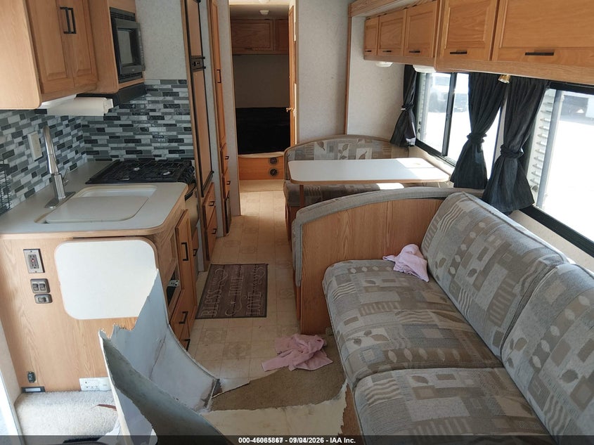 2003 WORKHORSE CUSTOM CHASSIS MOTORHOME CHASSIS auction photo 8