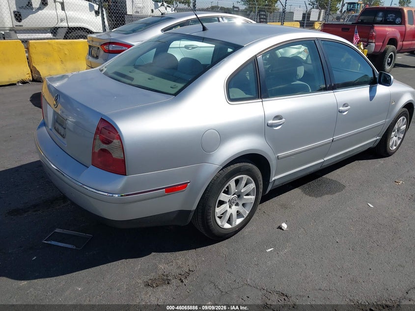 2003 VOLKSWAGEN PASSAT auction photo 4