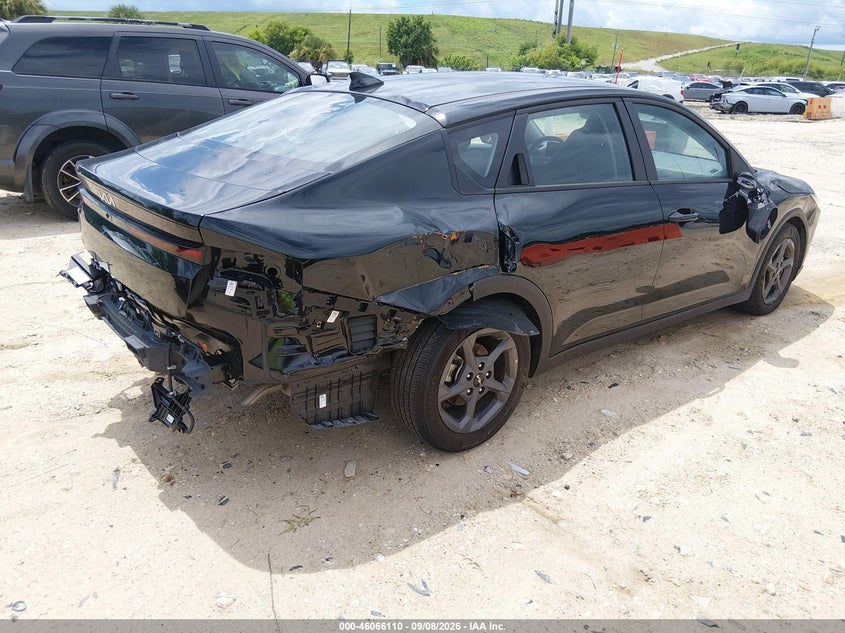 Vin: 3kpft4de2se187332, lot: 46565637, kia k4 lxs 20254